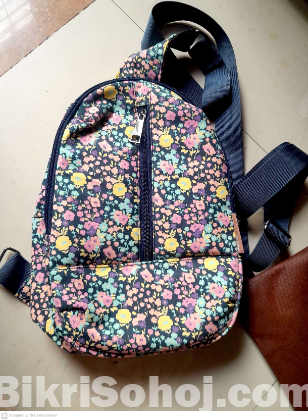 একদম নতুন এবং অব্যবহৃত ব্র‍্যান্ডেড ব্যাগটি বিক্রয় করা হবে!